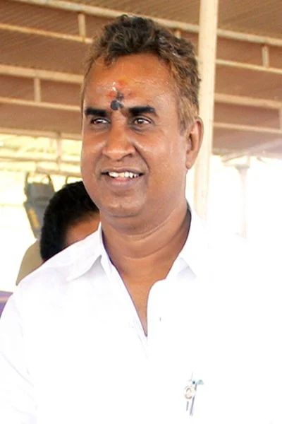 'ஓ.பி.எஸ் சீடரின் சொத்துக்களை பறிமுதல் செய்வாரா அம்மா?' -கார்டனுக்குப் பறக்கும் பகீர் கடிதங்கள்