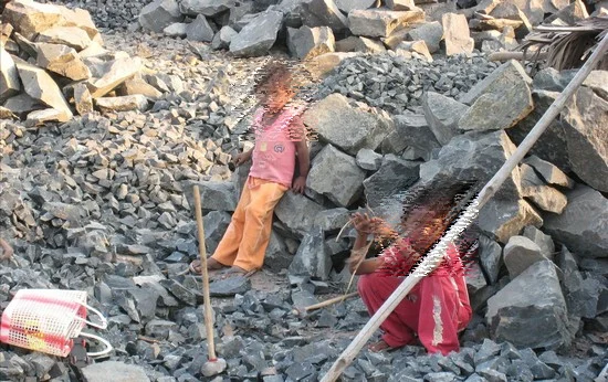 பள்ளியை மறந்தான்... பஞ்சாலையில் சேர்ந்தான்: குழந்தை தொழிலாளர் அவலம்!