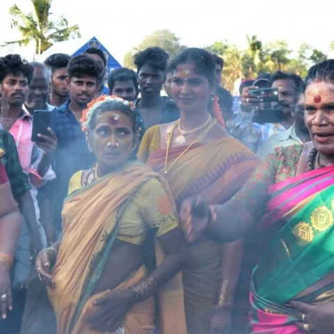 ``நிரோத்களுக்கு நடுவே கிளைத்திருக்கும் கனவுகள்!" - கூவாகம் திருவிழாக்களின் மறுபக்கம்