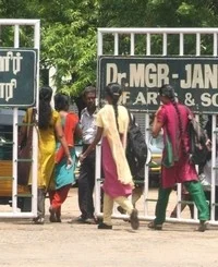19 நாட்களுக்கு பிறகு கல்லூரிகள் திறக்கப்பட்டன!
