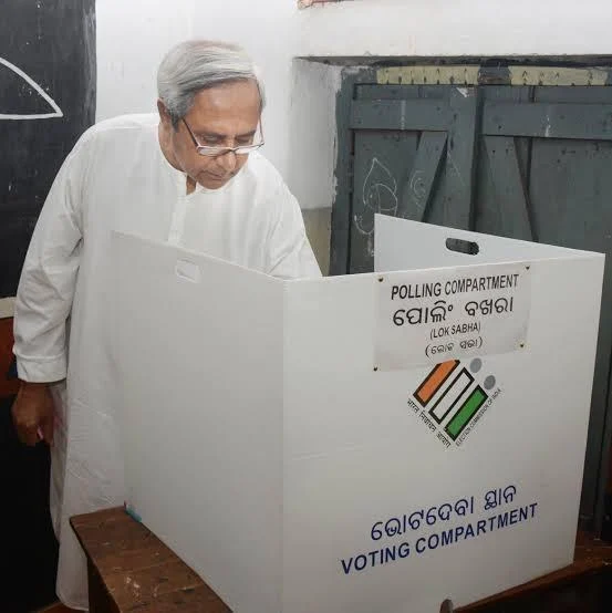 பணிந்தது ஃபானி... அங்கே நவீன் இருக்கிறார்!