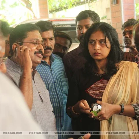 ‘அந்த 48 மணி நேரம்..?’ - சசிகலா குடும்பம் ரெய்டு ரிப்போர்ட்!