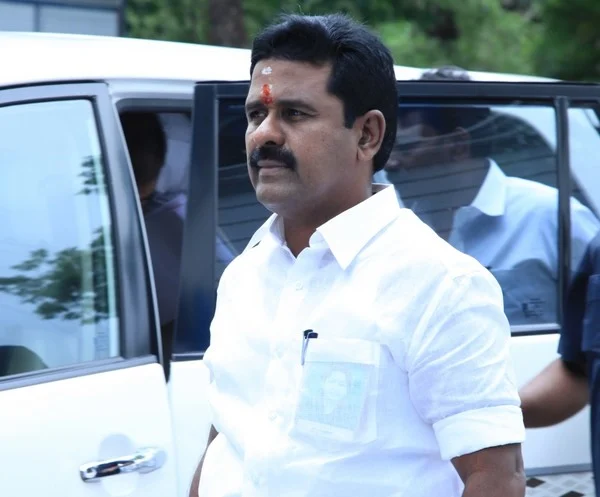அமைச்சர் என்றால் சட்டவிதிகளுக்கு மேலானவரா? அமைச்சர் காமராஜுக்கு எதிரான வழக்கில் உச்சநீதிமன்றம் சாட்டையடி