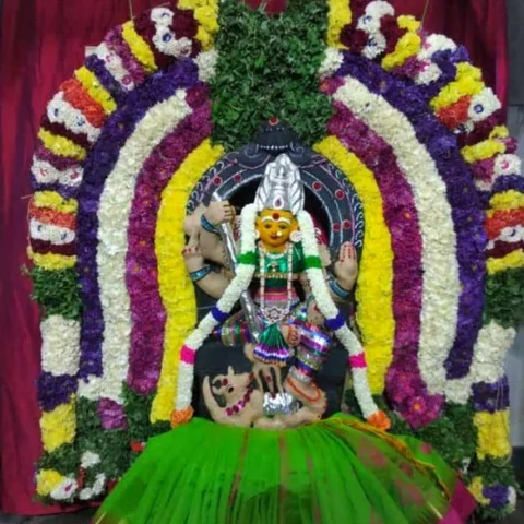 குண்டமிறங்கி நேர்த்திக்கடன் செலுத்திய பக்தர்கள்... குமாரபாளையம் காளியம்மன் கோயில் திருவிழா