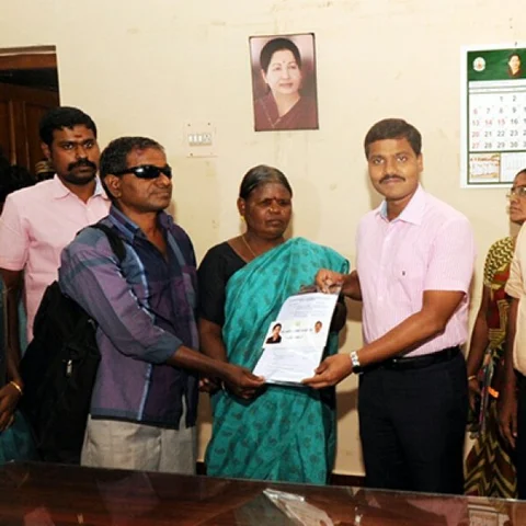 பார்வையற்ற 10 நபருக்கு பசுமை வீடு வழங்கும் பலே திட்டம் !