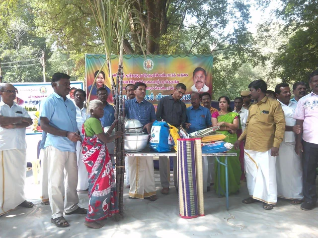 பரதம், கரகாட்டம், பட்டிமன்றம்! - மலைவாழ் மக்களுடன் பொங்கல் கொண்டாடிய விருதுநகர் ஆட்சியர்