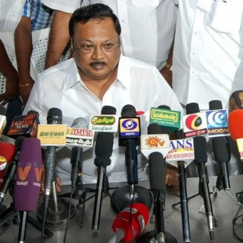 `400 பேர் அல்ல; 40 பேர் வந்தாலும் திருவாரூர் கூட்டத்துக்கு வருவேன்'- அழகிரி அதிரடி