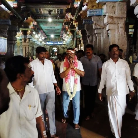 `நன்றாகப் பேச்சு வர வேண்டும்!' - ஓசை நாயகி அம்மனை வழிபட்ட விஜயகாந்த்