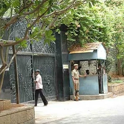 எப்படி இருக்கிறது போயஸ் கார்டன்? அதிரும் அடுத்தடுத்த காட்சிகள்