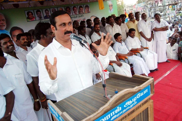 `ராமதாஸை விமர்சிக்க உதயநிதிக்குத் தகுதி இல்லை!' - கொதிக்கும் அன்புமணி