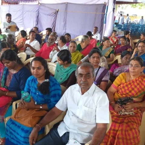 `அந்தப் பெரும் தீ விபத்தை மறந்துவிட்டார்கள்!' - கல்யாண மண்டபத்தில் ஸ்ரீ ஸ்ரீ ரவிசங்கர் நிகழ்ச்சி