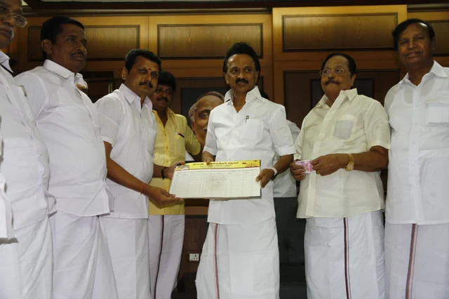 சரவெடியால் அதிர்ந்த அண்ணா அறிவாலயம்! - ஆதரவாளர்களுடன் தி.மு.க-வில் இணைந்தார் செந்தில் பாலாஜி!