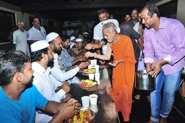உடுப்பி கிருஷ்ணர் கோயிலில் இஃப்தார் நோன்பு... கர்நாடகாவில் நெகிழ்ச்சி!