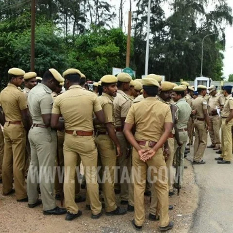 தூத்துக்குடி துப்பாக்கிச்சூடு: உண்மை கண்டறியும் குழுவைக் கைதுசெய்த போலீஸ்!