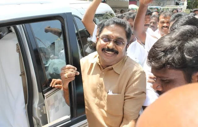 ‘20 ரூபாய் என்னாச்சு கேளுங்கள்’- டிடிவி தினகரனை தெறிக்கவிட்ட குடிமகன்!