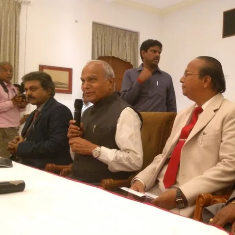 `நிர்மலா தேவியைப் பார்த்ததே இல்லை; காவிரிக்காகத் தொடர்ந்து குரல் கொடுத்து வருகிறேன்!’ - ஆளுநரின் முதல் செய்தியாளர் சந்திப்பு