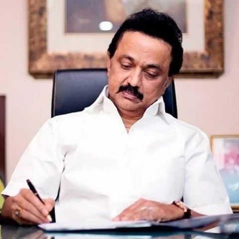 அரசு இணையதளத்தில் தகுதிநீக்க எம்.எல்.ஏ பெயர் இருப்பதா? - ஸ்டாலின் கண்டனம்