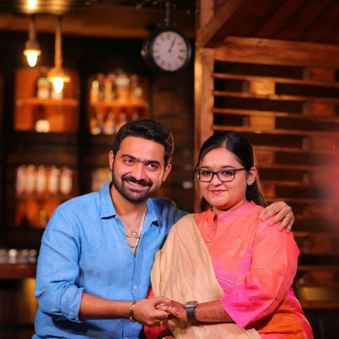 ``10 வருஷக் காதல், கல்யாணம், இப்ப 25 நாள் மெகா ஹனிமூன் ட்ரிப்'' - `வாணி ராணி' மானஸ், நீரஜா காதல் கதை!