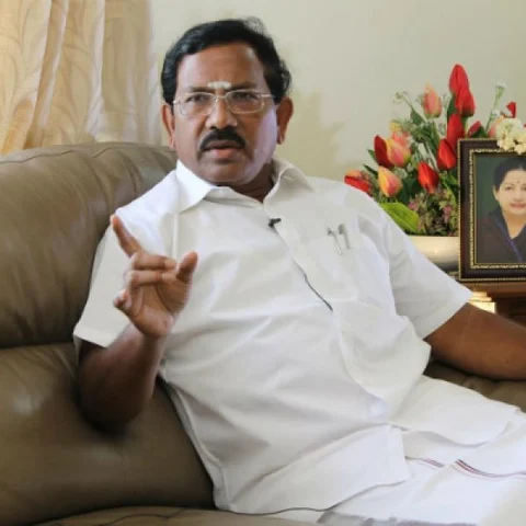 "இருப்பதை இழந்து தான் ஓ.பி.எஸ் பக்கம் வந்தேன்!" - சொல்பவர் யார் தெரியுமா?!