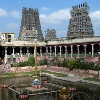 மின்னல் தாக்கி மதுரை மீனாட்சியம்மன் கோவில் கோபுரத்தில் சேதம்!