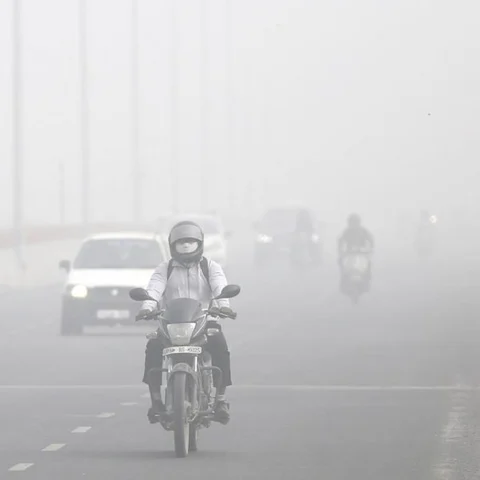 பட்டாசுக்குத் தடை... ஆனாலும் டெல்லி காற்று மாசுக்குக் காரணம் என்ன? #DelhiSmog