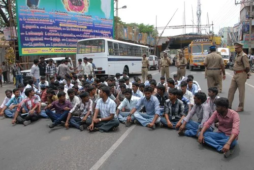 சேலத்தில் மாணவர்கள் மீண்டும் போராட்டம் (படங்கள்)