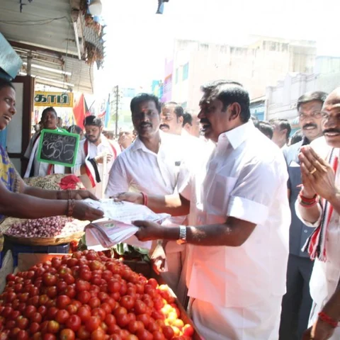 `வீடு வீடாக, கடை கடையாகச் சென்றார் முதல்வர்!' - கடைசி நாளில் நடந்த வாக்குசேகரிப்பு