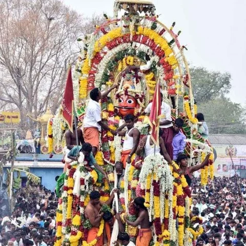 கூவாகம் கோயில் சித்திரைத் திருவிழா தொடக்கம்! - விழுப்புரத்தில் குவியும் திருநங்கைகள்