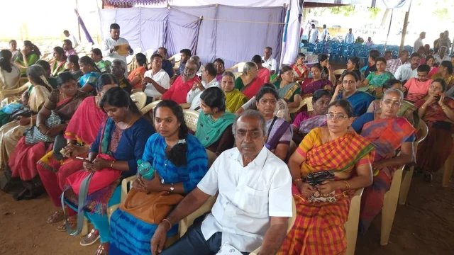 `அந்தப் பெரும் தீ விபத்தை மறந்துவிட்டார்கள்!' - கல்யாண மண்டபத்தில் ஸ்ரீ ஸ்ரீ ரவிசங்கர் நிகழ்ச்சி