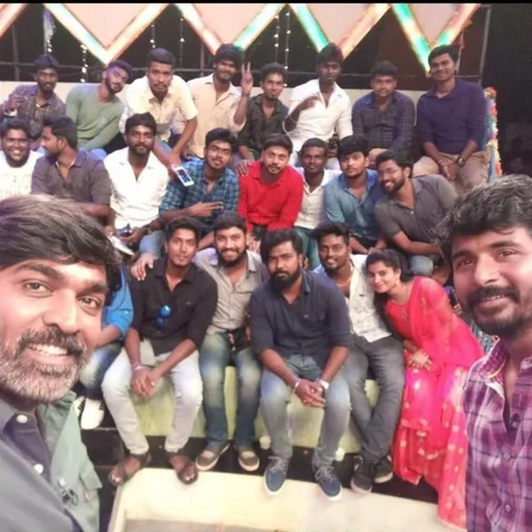 விஜய் சேதுபதிக்கு சர்ப்ரைஸ் கொடுத்த சிவகார்த்திகேயன் - வைரலாகும் புகைப்படம்!