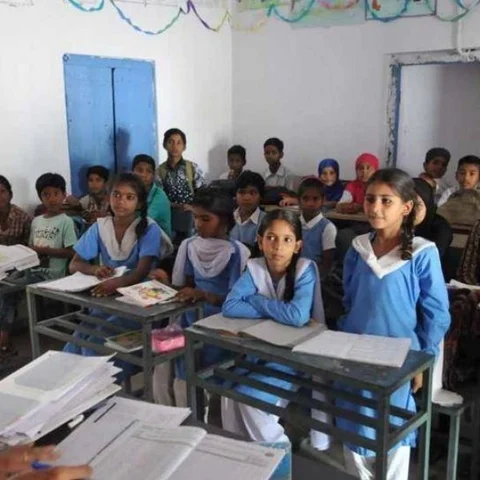 'உள்ளேன் ஐயாவுக்குப் பதிலாக ஜெய்ஹிந்த்!' - குஜராத் பள்ளிகளில் இன்று முதல் அமல்