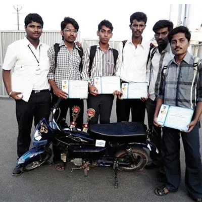 மாற்றுத் திறனாளிகளுக்காக மாத்தியோசித்த கல்லூரி மாணவர்கள்!