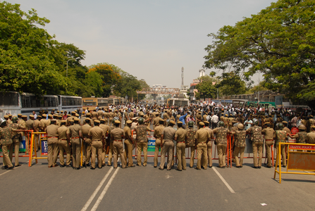 ஆளுநர் மாளிகை, இலங்கை தூதரகம், விமான நிலையம் முற்றுகை: 1000 மாணவர்கள் கைது (படங்கள் )