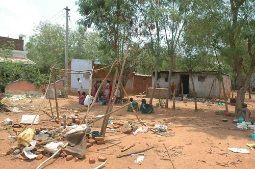 2 பேரை உயிரோடு எரித்துக் கொன்ற பொதுமக்கள் (படங்கள்)