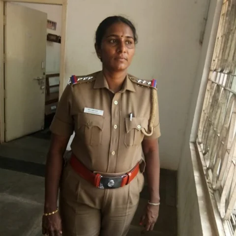 பணிபுரியும் காவல் நிலையத்திலேயே பெண் ஆய்வாளர் மீது எஃப்.ஐ.ஆர். -தேனியில் பரபரப்பு