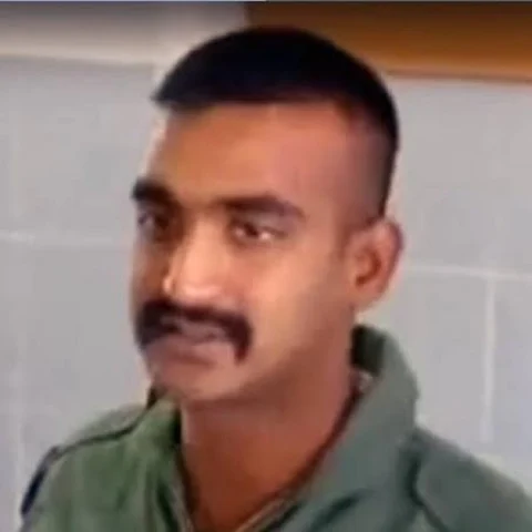 `குவிந்த இந்தியர்கள்; நெகிழ்ந்த தேசம்!' - நாடு திரும்பினார் விமானி அபிநந்தன்