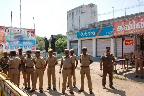 காங்கிரசாரை கைது செய்யக் கோரி மாணவர்கள் போராட்டம் ( படங்கள் )