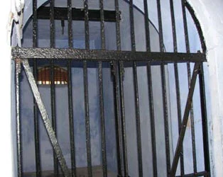 சிறைக்கைதிகளுக்கு செக்ஸ் அனுமதி சரியா?