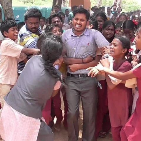 மாணவர்கள் போகவிடாமல் தடுத்த ஆசிரியர் பகவான் இப்போது எப்படியிருக்கிறார்?