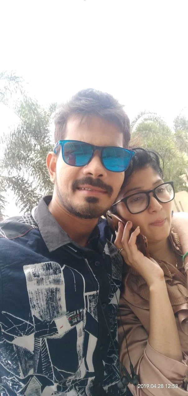 ``வீட்டைவிட்டு துரத்திட்டா... ஒரு வருடமா ஆசிரமத்துல இருக்கேன்!" - தேவி கிருபாவின் அம்மா கிரிஜா