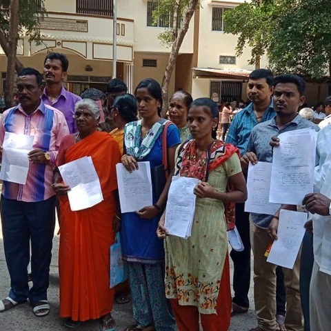 `சீட்டுப் பணம் ஒரு கோடியைத் தர முடியாது!’ - மிரட்டிய இளைஞர்; கலெக்டரிடம் முறையிட்ட கிராம மக்கள்