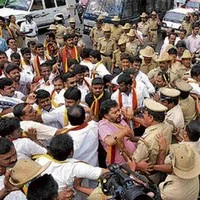 தமிழகத்துக்கு தண்ணீர் திறக்கப்பட்டதற்கு எதிர்ப்பு: கன்னட அமைப்பினர் போராட்டத்தால் பரபரப்பு!