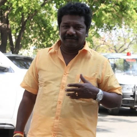 'தினகரனுக்கு அல்ல, இவருக்கு மட்டும்தான் கட்டுப்படுவேன்'- கருணாஸ் தடாலடி பேட்டி