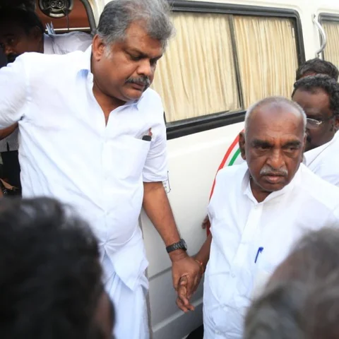 காங்கிரஸ் தேர்தல் அறிக்கை செல்லாத நோட்டு - ஜி.கே.வாசன் கிண்டல்!