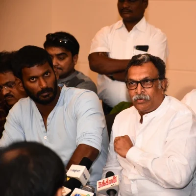 தொப்புள் கொடி உறவுகள் தாக்கப்படுவது நிறுத்தப்பட வேண்டும் போராட்டத்தில் தமிழ் திரையுலகம்!