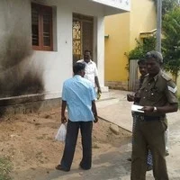 காலி பண்ண சொன்னதால் ஆத்திரம்: வீடு மீது பெட்ரோல் குண்டு வீசிய கும்பல்!
