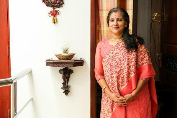 ``அழுகை வந்திடும்; என் பாடல்களைக் கேட்க மாட்டேன்!"- பாடகி சுனந்தா கம்பேக்