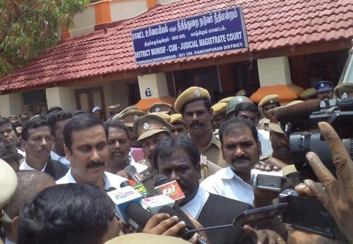 அன்புமணி ராமதாஸ் திடீர் கைது: ஜெயலலிதா மீது சாடல் (படங்கள்)
