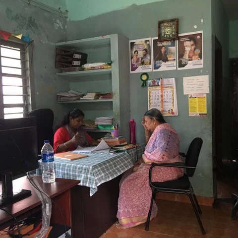 பெண்கள் தன் மீதான வன்முறையை எப்படி எதிர்ப்பது? யாரிடம் உதவி கோருவது? #OneStopCenter