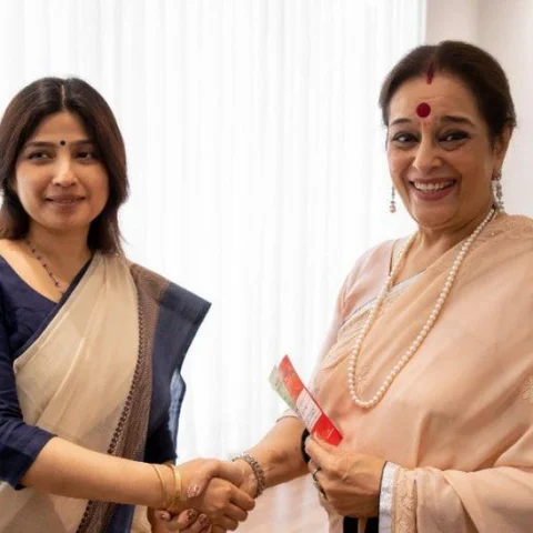 சமாஜ்வாதிக் கட்சியில் இணைந்த சத்ருகன் சின்ஹாவின் மனைவி! - ராஜ்நாத் சிங்கை எதிர்த்துப் போட்டி?